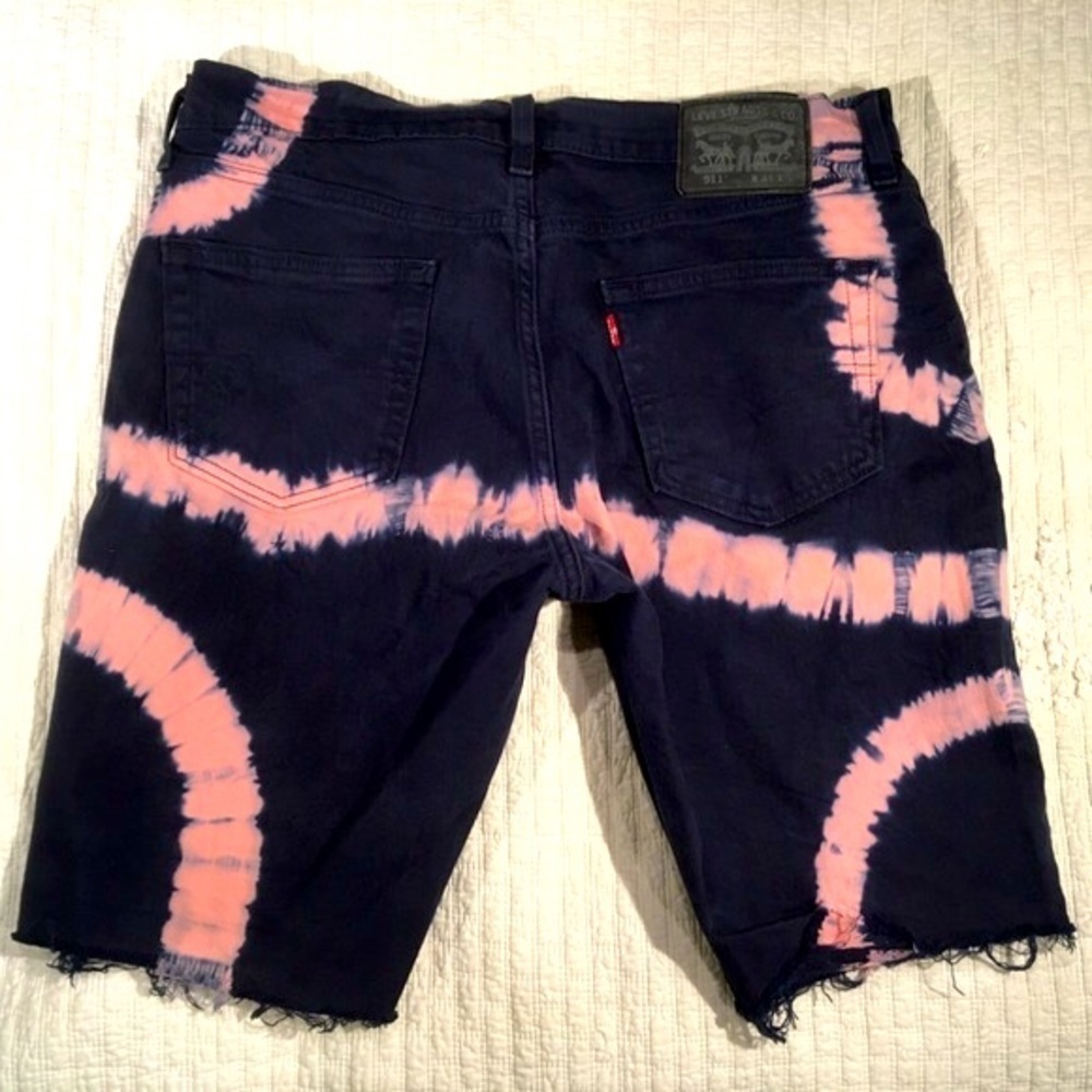 Raw Hem Tie Dye Levi's Denim Cutoffs Size 34 - Picture 2 of 8